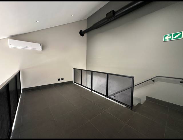 51M² OFFICE TO LET IN ROOIHUISKRAAL NORTH